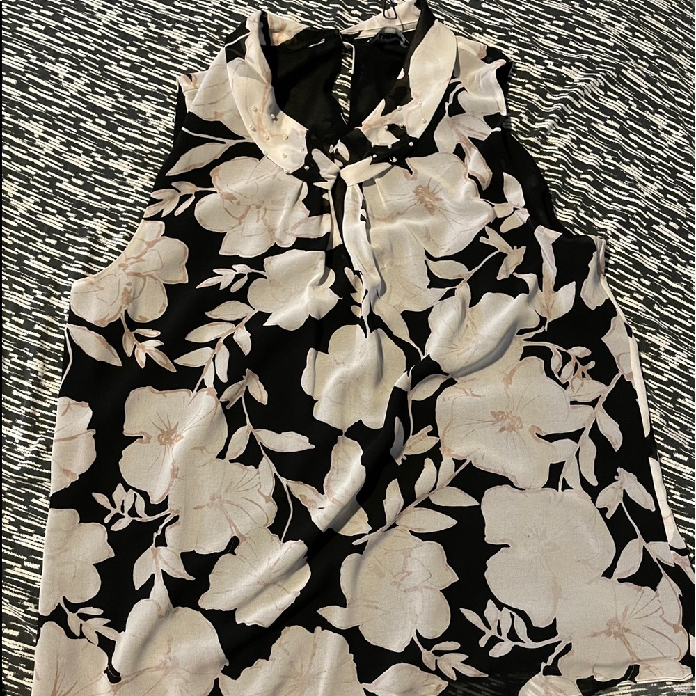 NWT Karl Lagerfeld sleeveless floral blouse